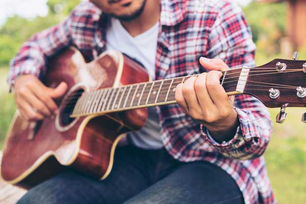 Tips on buying your acoustic guitar